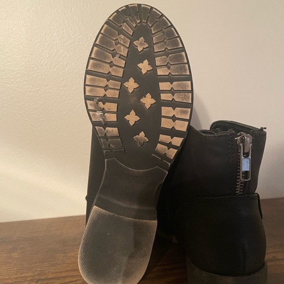 Black leather heeled booties - Picture 4 of 6